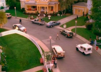 Кадры из сериала Вистерия Лейн